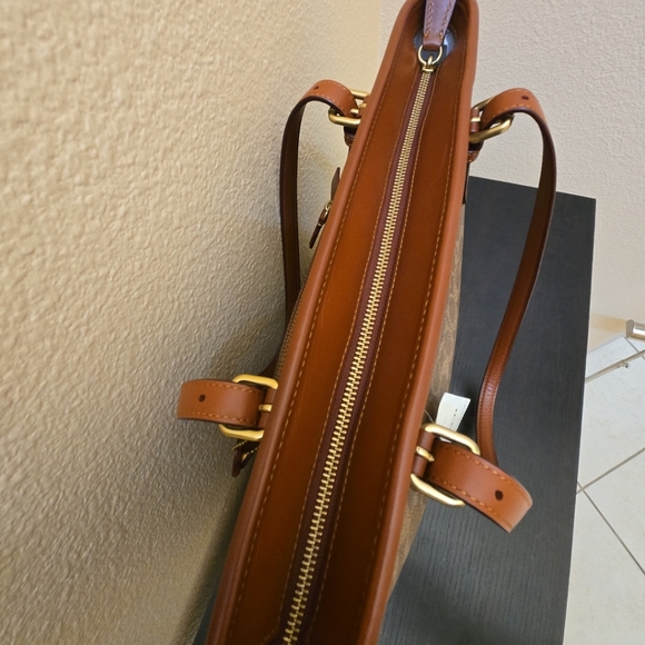 Coach Taylor Shoulder Bag In Signature Canvas - Picture 13 of 13